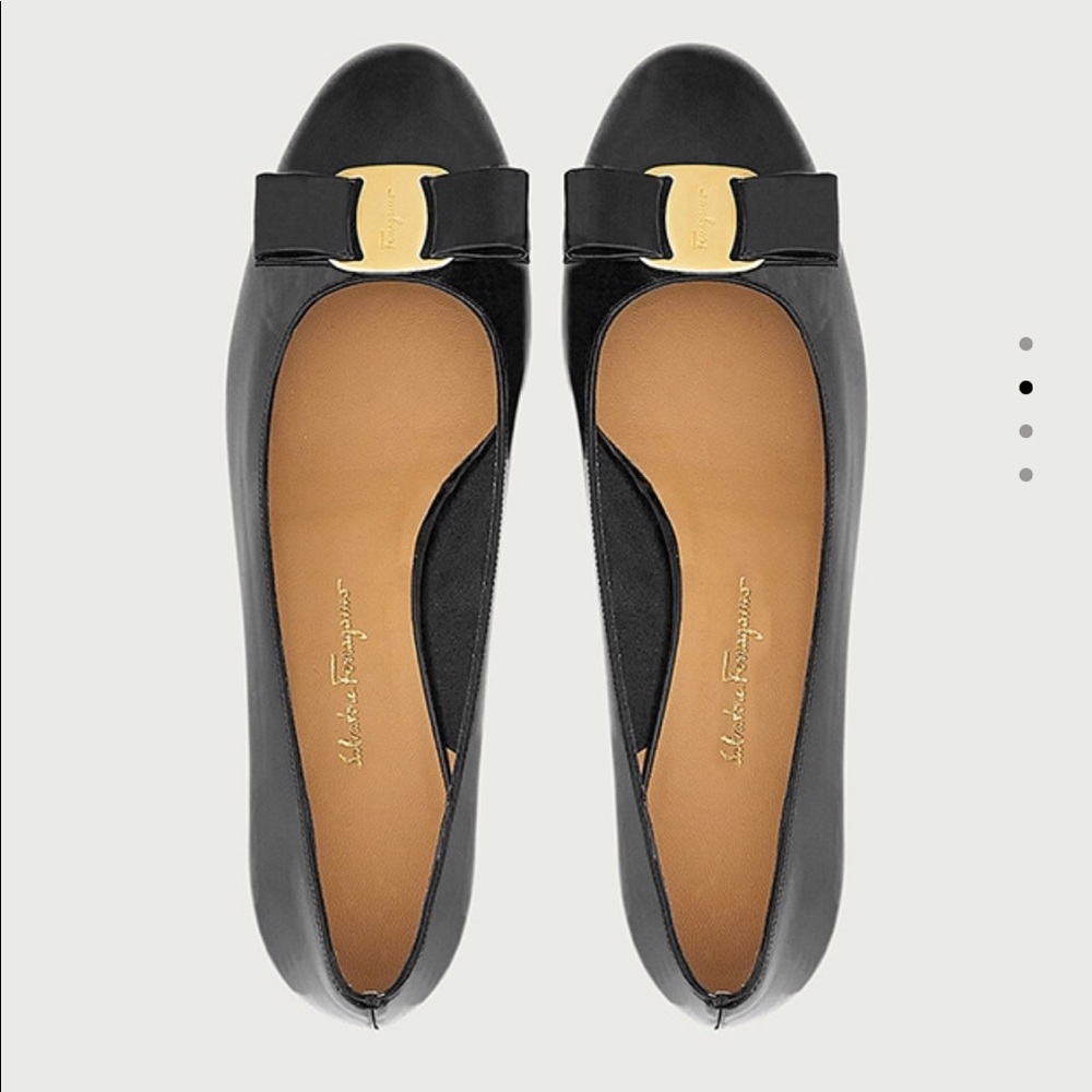 Classic Ferragamo Flats w/small heel